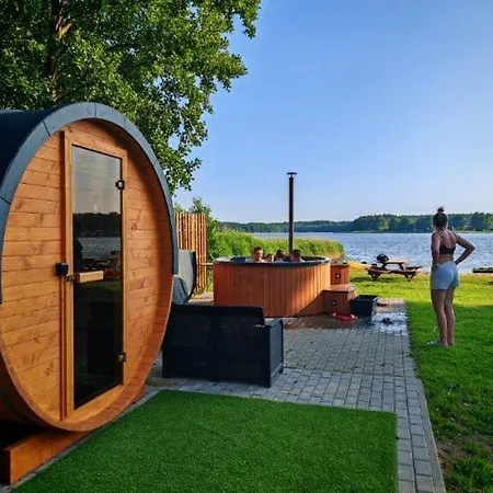 Nad Jeziorem Lubie, Plaza, Jacuzzi, Sauna, Namiot Eventowy- Caloroczne - Lubie Dominikana פארק נופש Gudowo